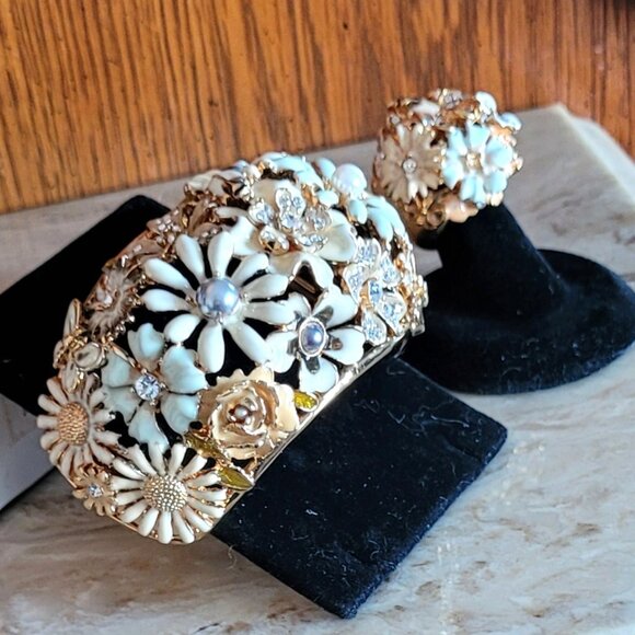 Kenneth Jay Lane Floral Bracelet Ring Set - Picture 1 of 10